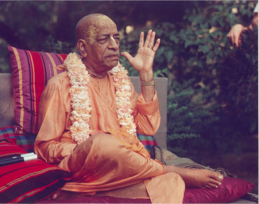 Srila Prabhupada preaching to married devotees